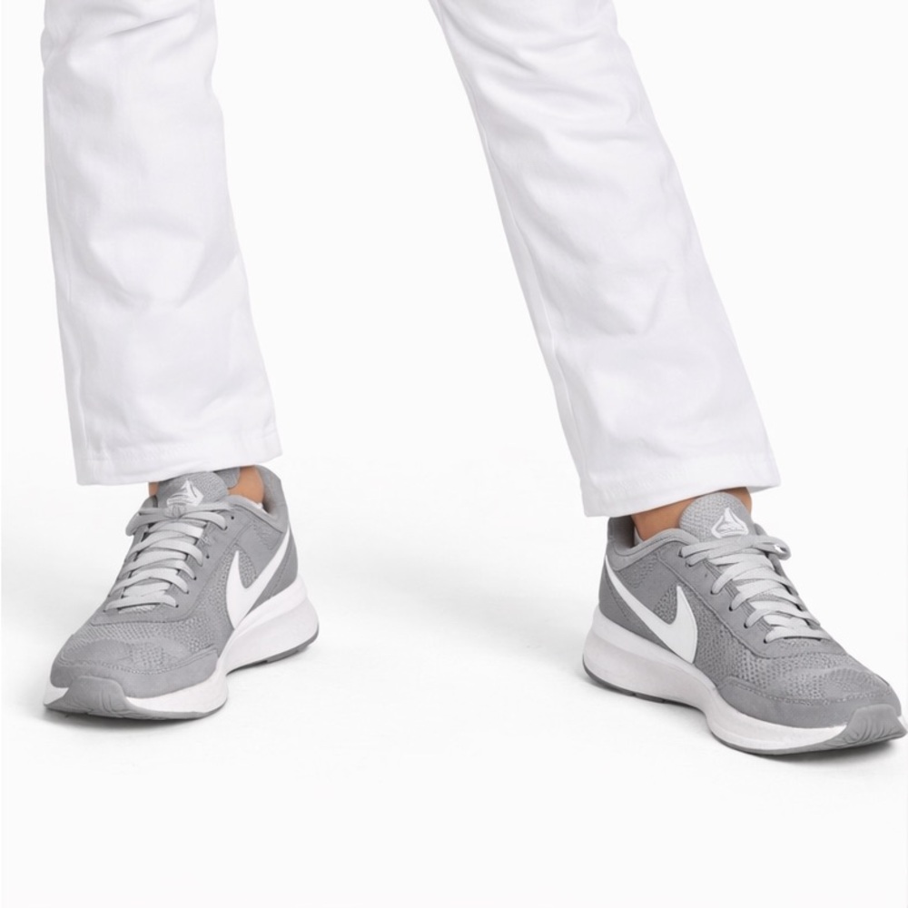New in box-Nike Athletic Shoes. Mens 7.5, Women’s 9.5